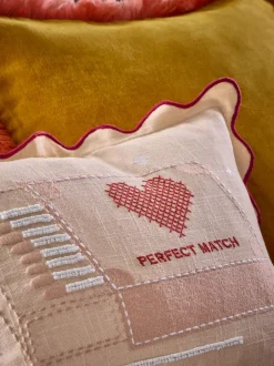 Kussentjes En Plaids|Kussentjes En Plaids*Next 30 X 40cm Valentines Embroidered Perfect Match Cushion