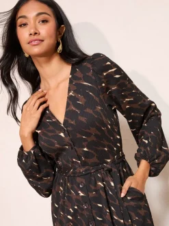 Jurken|Friends Like These - - Getextureerde midi-jurk met lange mouwen, strikceintuur en knoopsluiting Animal