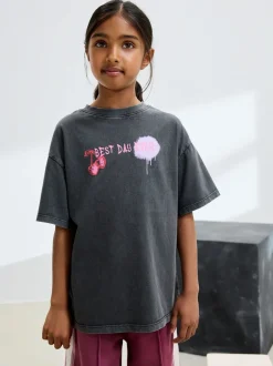 Tops|T-Shirts|Next Antraciet graffiti - Oversized T-shirt met grafische print (3-16jr)