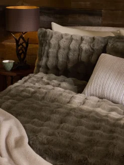 Beddengoedsets En Dekbedovertrekken*Next Aspen set van dekbedovertrek en kussenslopen van imitatiebont Chocoladebruin