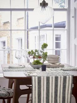 Tafellinnen En Placemats *Bedeck of Belfast Saja Stripe 100% Cotton Table Runner Antraciet