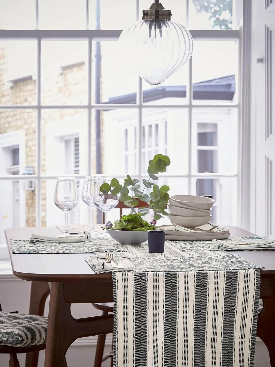 Tafellinnen En Placemats *Bedeck of Belfast Saja Stripe 100% Cotton Table Runner Antraciet