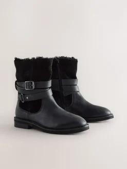 Ruimvallend En Extraruimvallend|Boots|Next - Forever Comfort® Borg Lined Buckle Trim Ankle Boots Black Oiled Leather