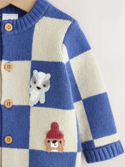 Truien En Breisels|Truien En Breisels*Next - Gebreid babyvest (0 mnd- 2 jr) Blauw geborduurd dambord Karakter