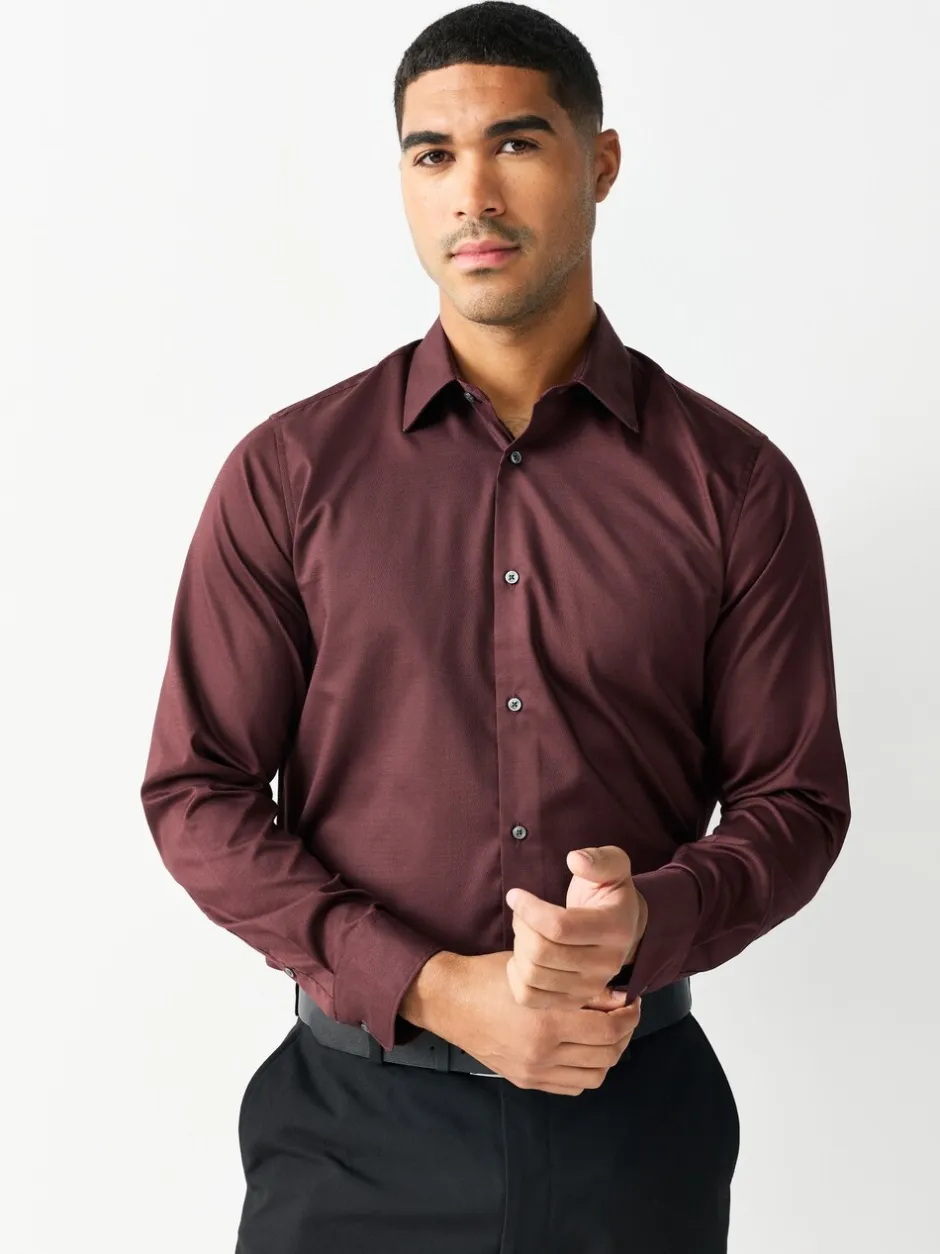 Shirts|Next Bordeauxrood - Normale Pasvorm - Onderhoudsvriendelijk, getextureerd, slim fit overhemd met enkele manchet