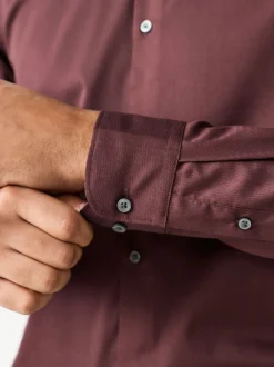 Shirts|Next Bordeauxrood - Normale Pasvorm - Onderhoudsvriendelijk, getextureerd, slim fit overhemd met enkele manchet