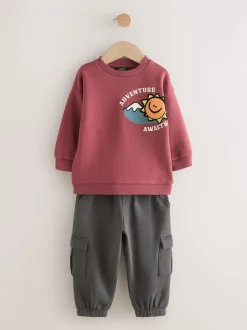 Joggingbroeken|Sweaters En Hoody´S|Next - Set met sweatshirt en utility-joggingbroek (3mnd -7jr) Bordeauxrood