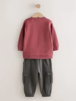 Joggingbroeken|Sweaters En Hoody´S|Next - Set met sweatshirt en utility-joggingbroek (3mnd -7jr) Bordeauxrood