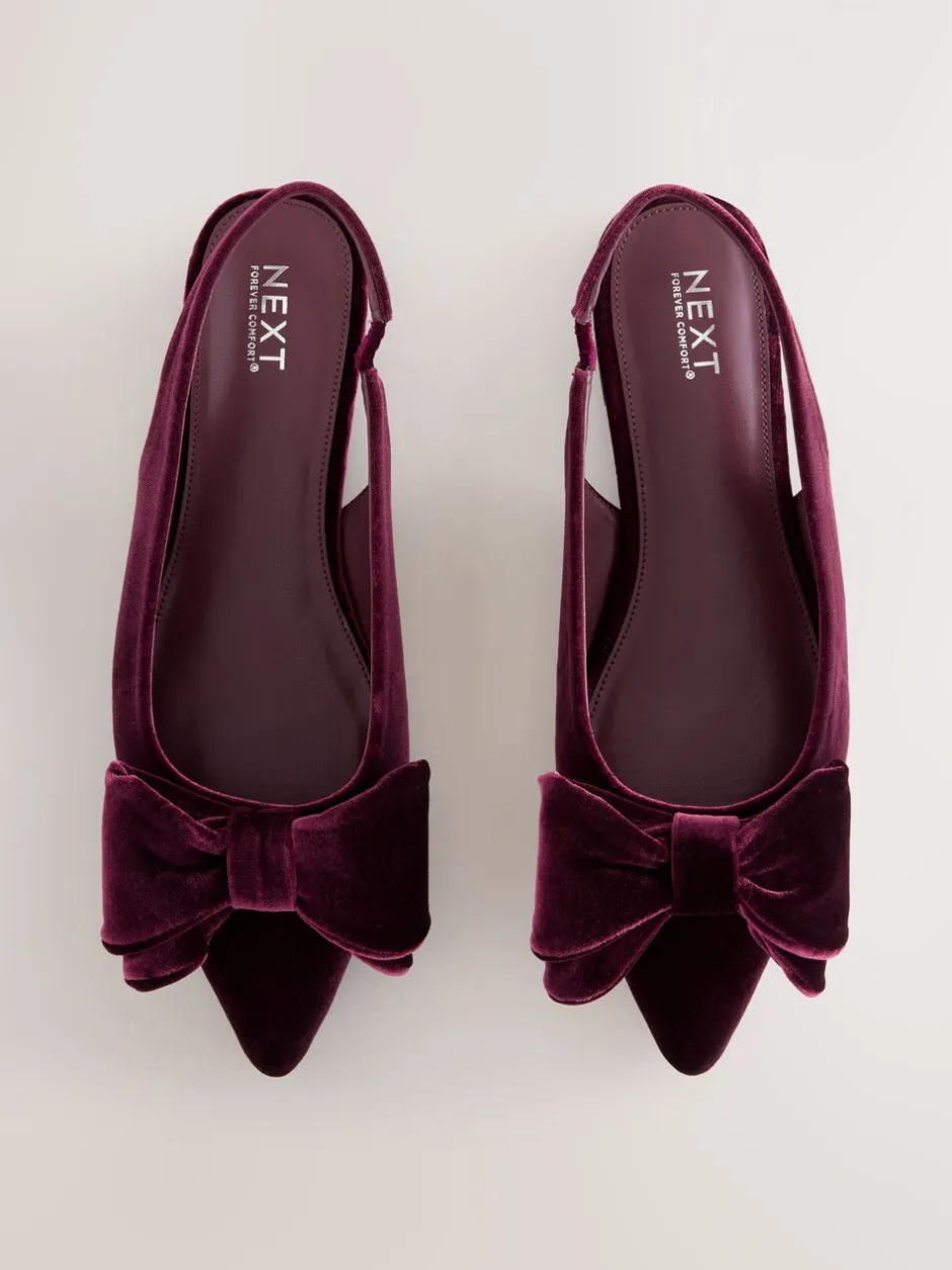 Lage Schoenen|Next - Forever Comfort® ballerina's met strik, spitse neus en hielbandje Bordeauxrood fluweel