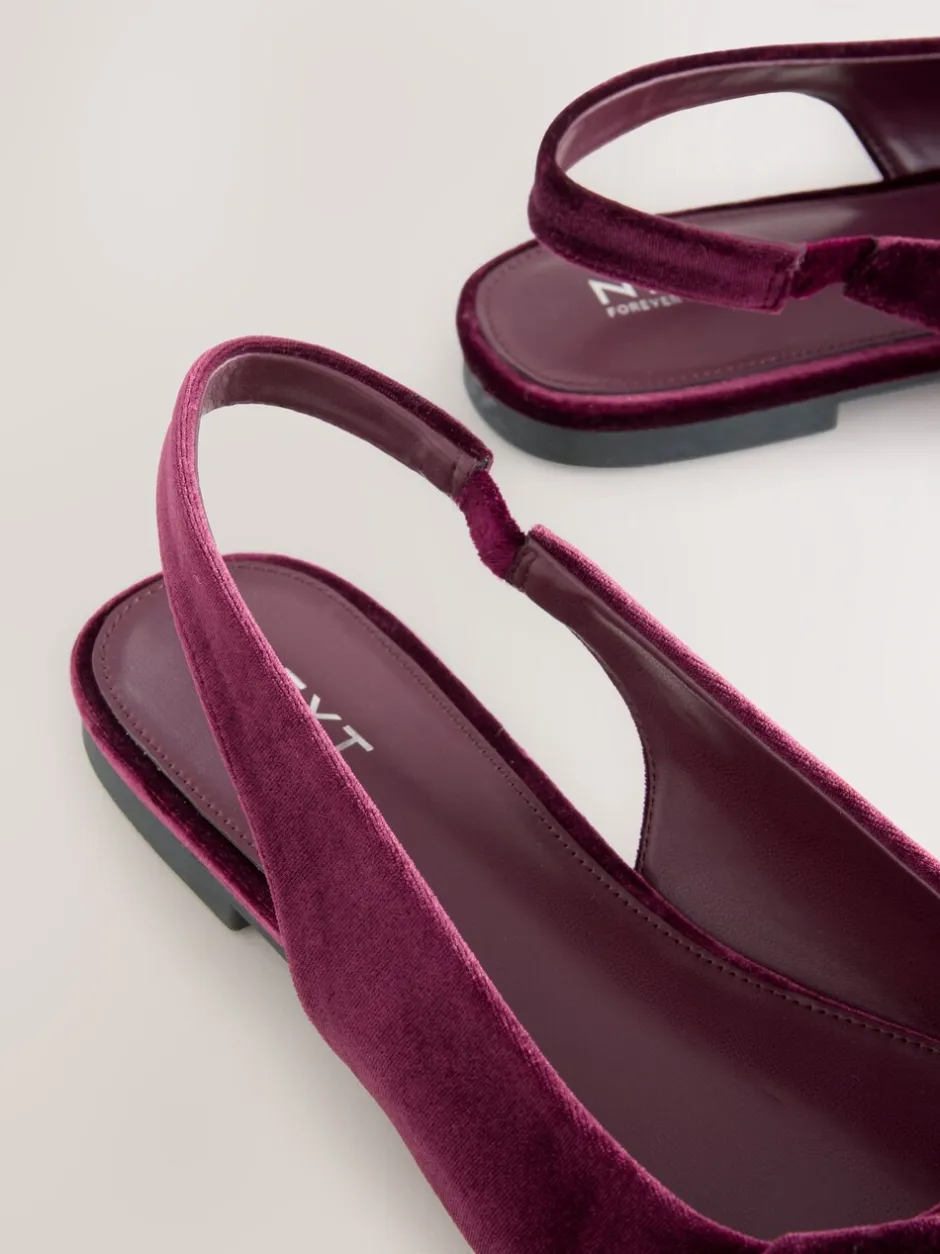 Lage Schoenen|Next - Forever Comfort® ballerina's met strik, spitse neus en hielbandje Bordeauxrood fluweel