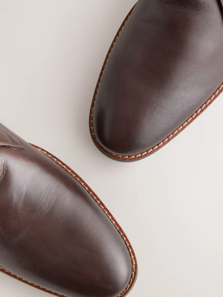 Boots|Formele Schoenen*Next Bruin - Contrast Sole Leather Chukka Boots