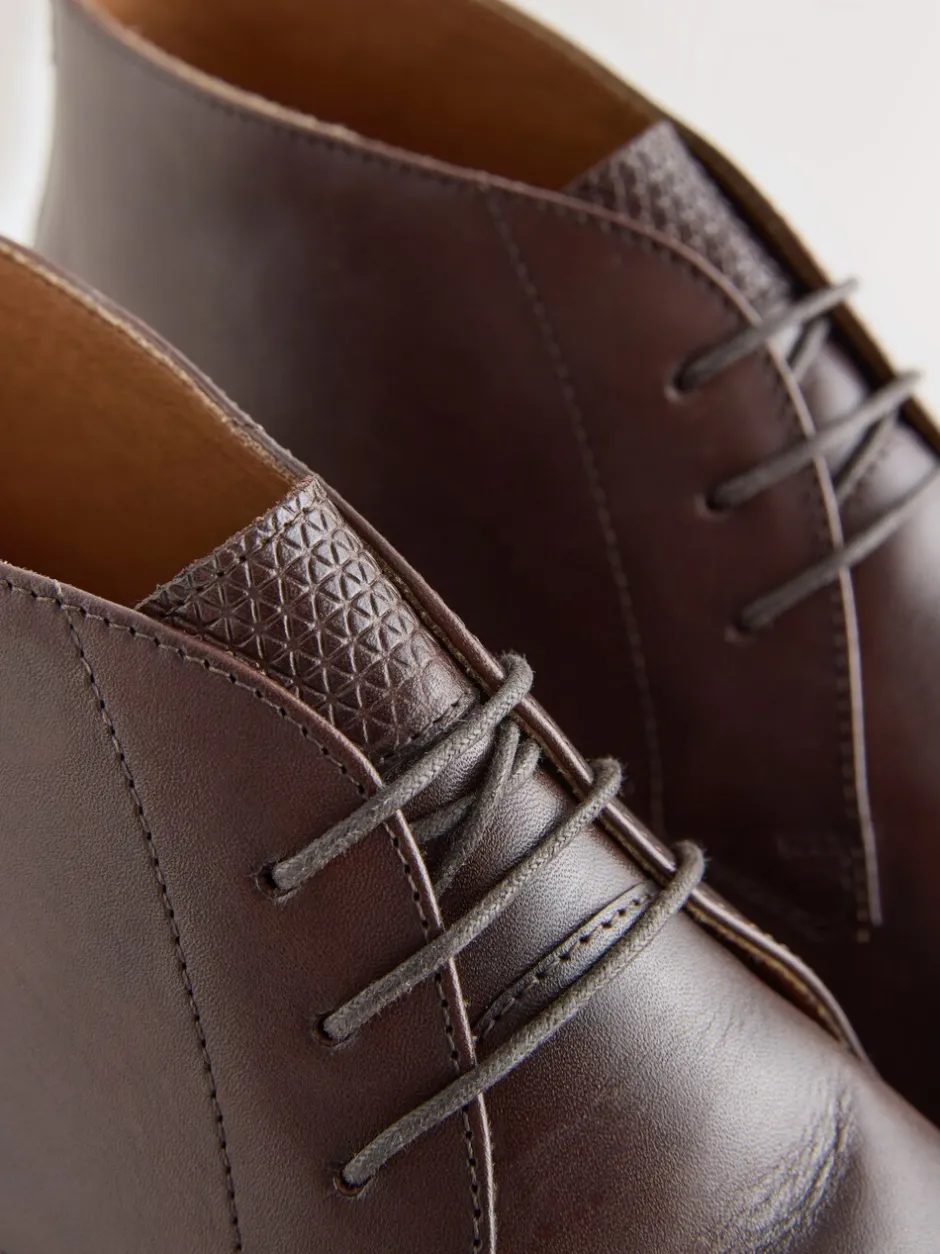 Boots|Formele Schoenen*Next Bruin - Contrast Sole Leather Chukka Boots