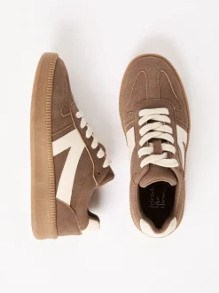 Sneakers|Sportkleding|Friends Like These Bruin - Lace Up Retro Gumsole Sports Trainers