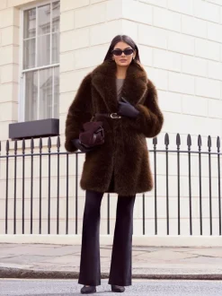 Jassen En Jacks|Friends Like These - X Lucy Mecklenburgh Halflange Jas van Imitatiebont met Ceintuur Bruin