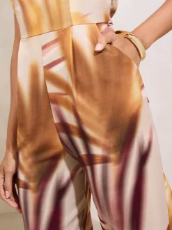 Jumpsuits En Playsuits|Lipsy - Palm Printed Jumpsuit Bruin