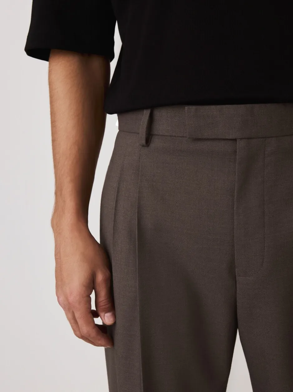 Formele Broek|Broeken En Chino's|Next - Relaxed Fit Smart Pleated Trousers Bruin