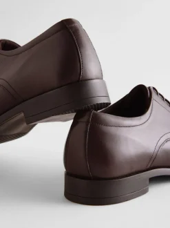Schoenen|Formele Schoenen|Next - Standaard pasvorm - Egaal leren derbyschoenen Bruin