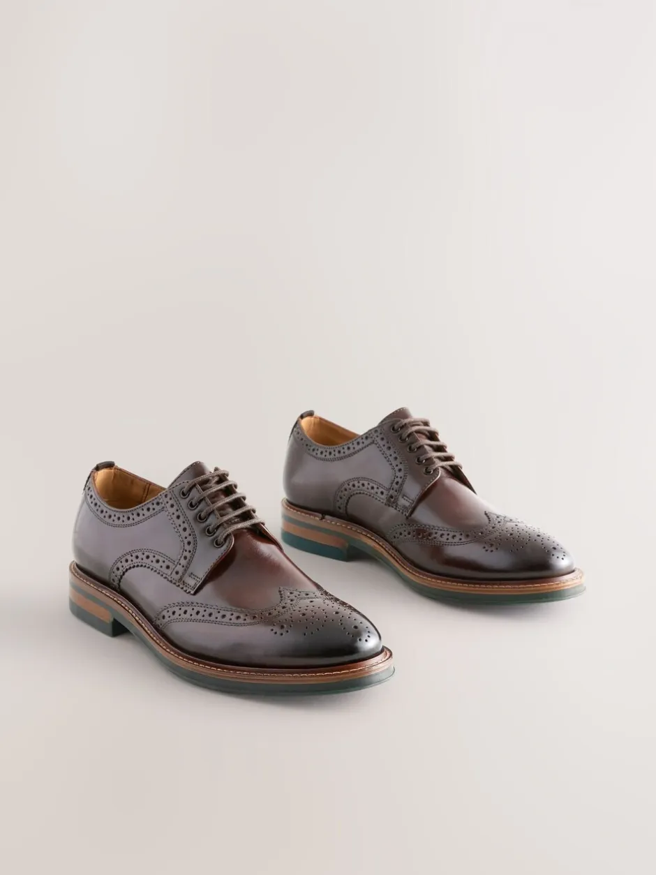 Schoenen|Formele Schoenen*Next - Standaard pasvorm - Leren brogues met contrasterende dikke zool Bruin
