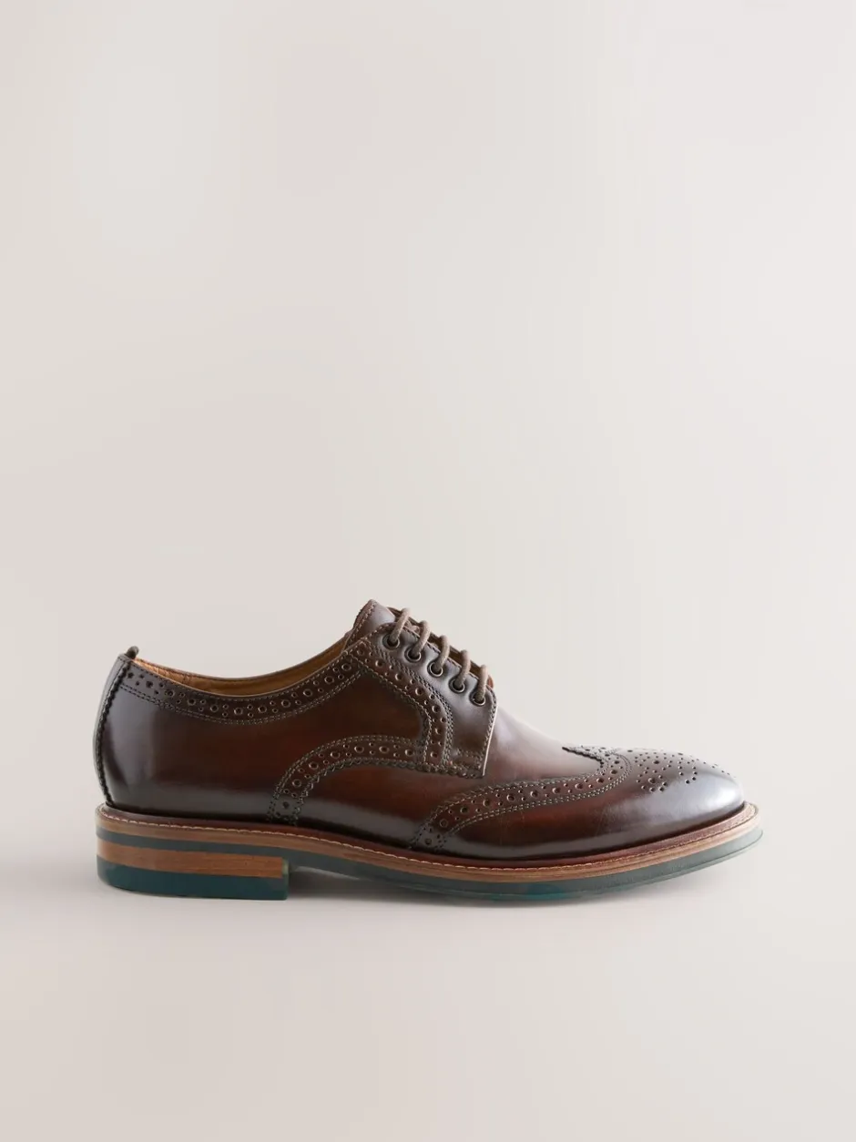 Schoenen|Formele Schoenen*Next - Standaard pasvorm - Leren brogues met contrasterende dikke zool Bruin