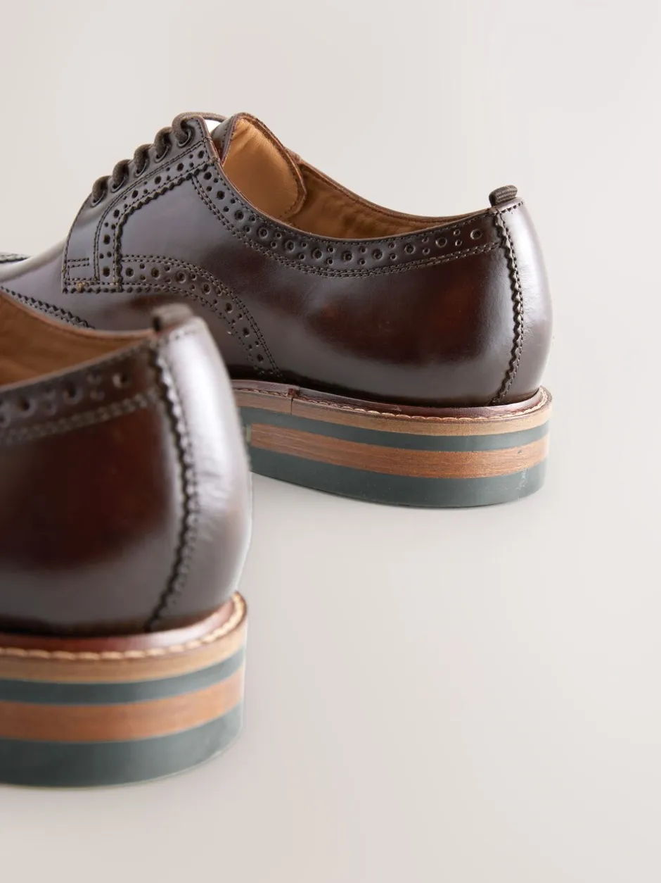 Schoenen|Formele Schoenen*Next - Standaard pasvorm - Leren brogues met contrasterende dikke zool Bruin