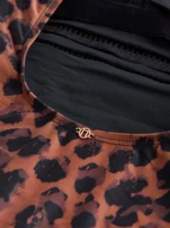 Badkleding|Next - Hoogsluitend ondersteunend badpak met buikcorrigerend effect Bruin met dierenprint