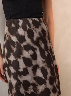 Rokken*Next - Satijnen midirok Bruin met dierenprint