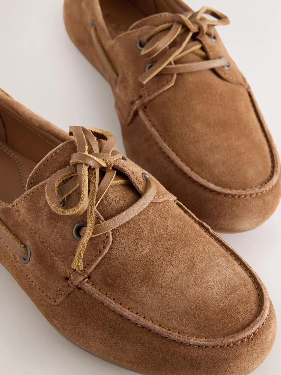 Ruimvallend En Extraruimvallend|Lage Schoenen|Next - Leren bootschoenen met ronde neus Bruin suède