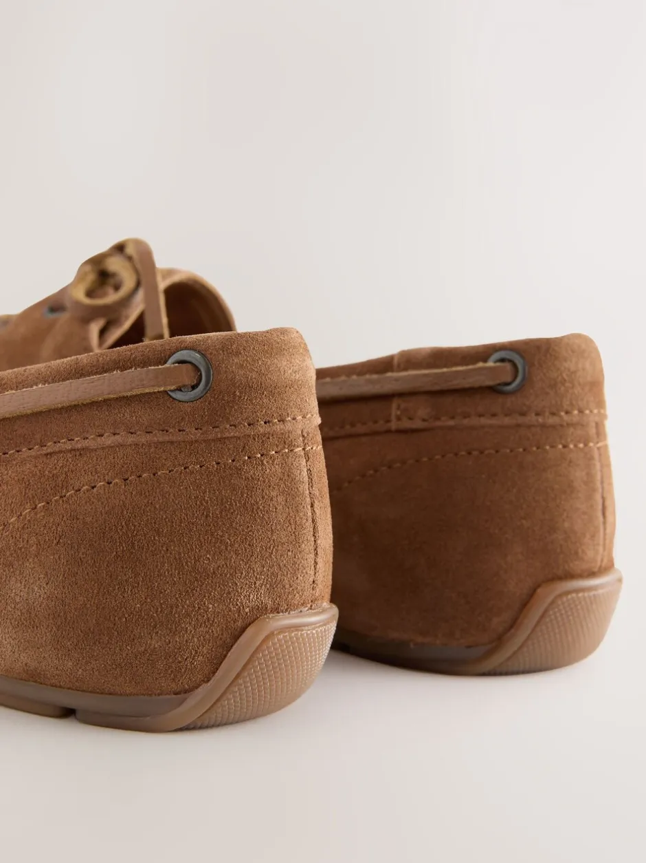 Ruimvallend En Extraruimvallend|Lage Schoenen|Next - Leren bootschoenen met ronde neus Bruin suède