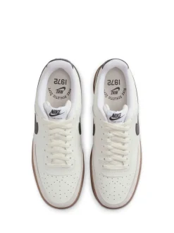 Sneakers|Nike Bruin/wit - Court Vision lage sneakers