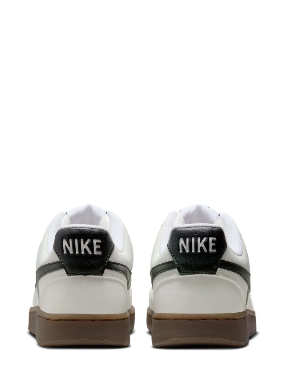 Sneakers|Nike Bruin/wit - Court Vision lage sneakers