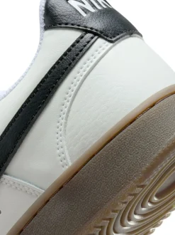 Sneakers|Nike Bruin/wit - Court Vision lage sneakers