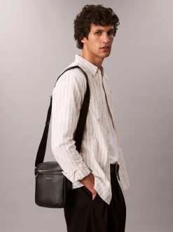 Tassen*Calvin Klein Raised Reporter Bag