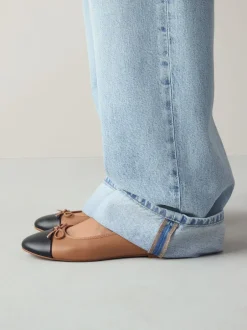 Ruimvallend En Extraruimvallend|Lage Schoenen|Next Caramel-nude - Ballerina's met ronde neus