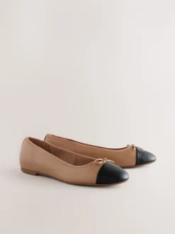 Ruimvallend En Extraruimvallend|Lage Schoenen|Next Caramel-nude - Ballerina's met ronde neus