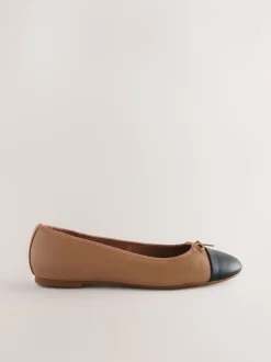 Ruimvallend En Extraruimvallend|Lage Schoenen|Next Caramel-nude - Ballerina's met ronde neus