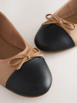 Ruimvallend En Extraruimvallend|Lage Schoenen|Next Caramel-nude - Ballerina's met ronde neus