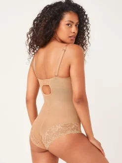 Shapewear|Next - DD+ kanten tummy control body met lichte vulling Caramel-nude