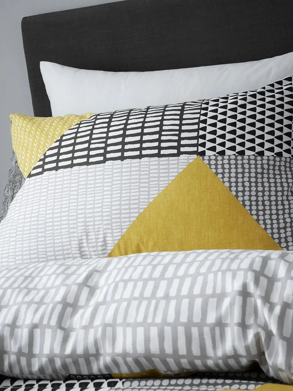 Catherine Lansfield*Catherine Lansfield Larsson set van dekbedovertrek en sloop met geometrische print