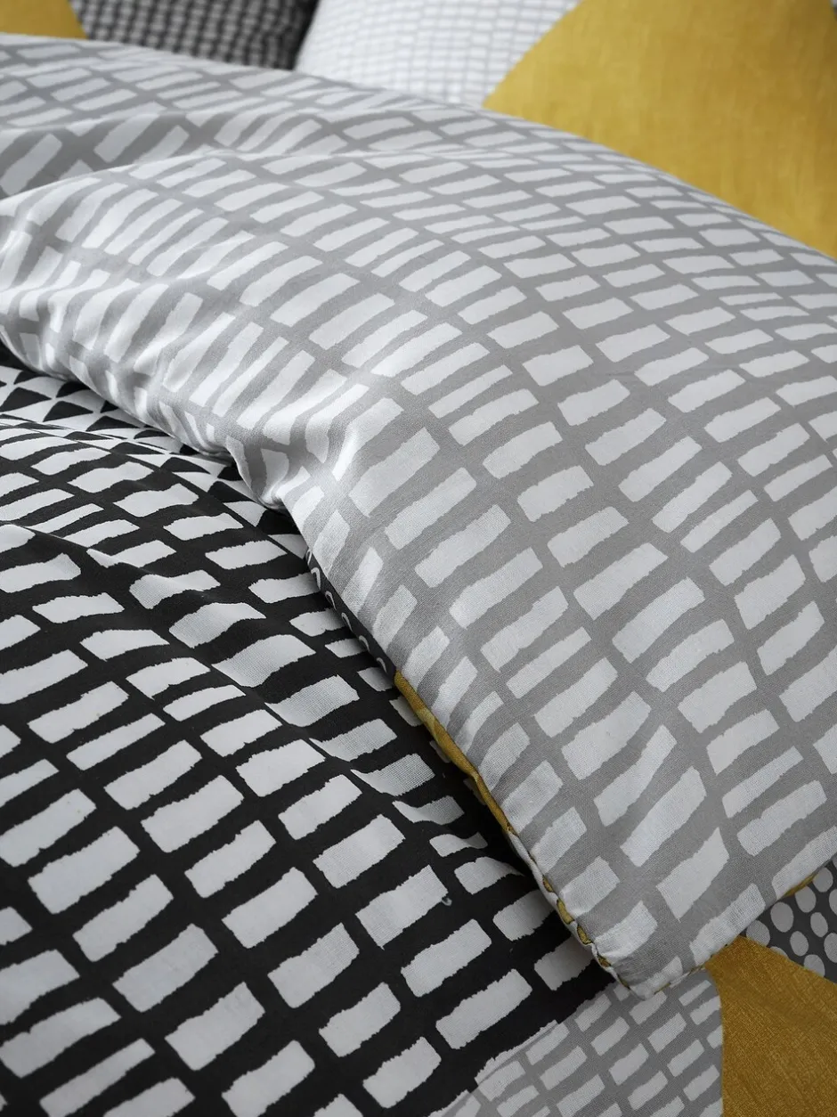 Catherine Lansfield*Catherine Lansfield Larsson set van dekbedovertrek en sloop met geometrische print