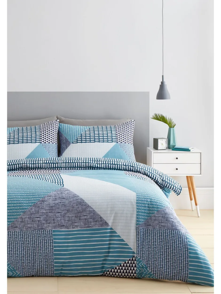 Catherine Lansfield|Catherine Lansfield Larsson set van dekbedovertrek en sloop met geometrische print