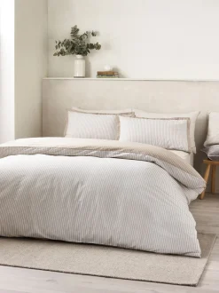 Catherine Lansfield|Catherine Lansfield Oxford Pinstripe Reversible Duvet Cover Set Natuurlijk