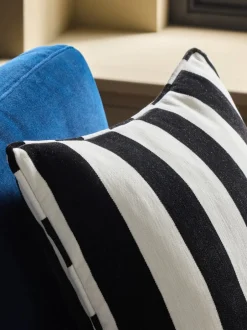 Kussentjes En Plaids|Kussentjes En Plaids*Next Chenille gestreept kussen Zwart/wit