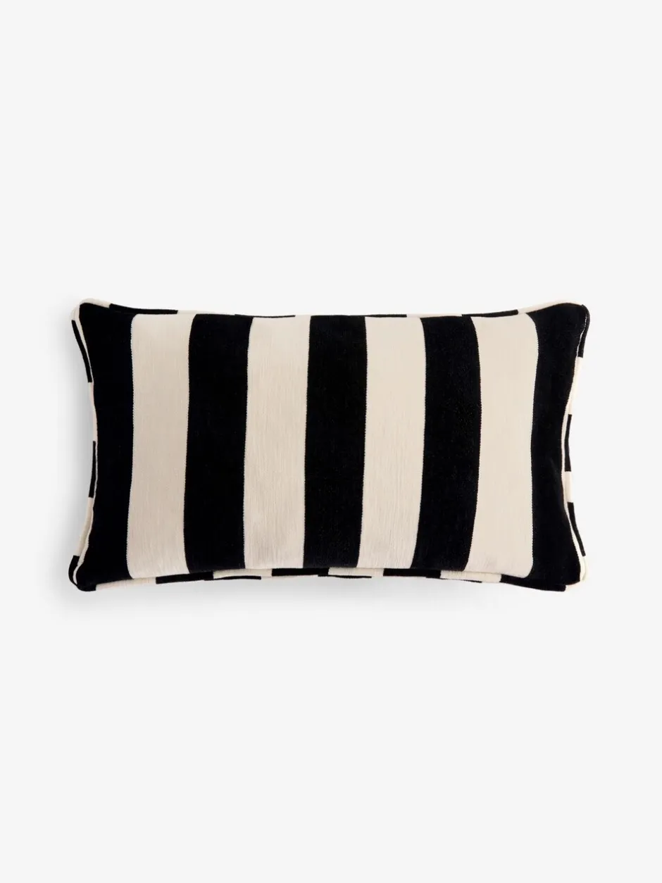 Kussentjes En Plaids|Kussentjes En Plaids*Next Chenille gestreept kussen Zwart/wit