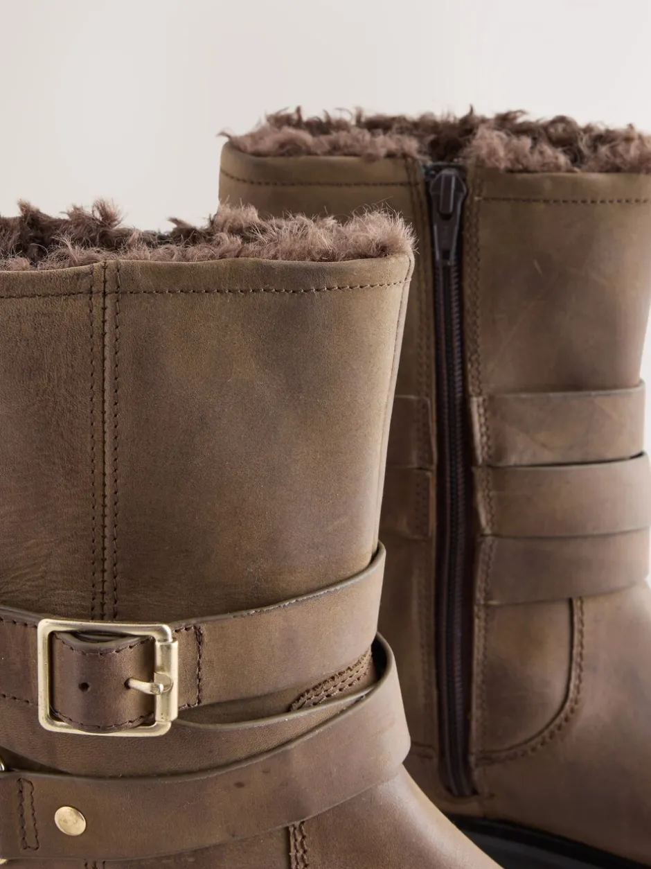 Ruimvallend En Extraruimvallend|Boots|Next - Forever Comfort® Borg Lined Buckle Trim Ankle Boots Chestnut Brown Oiled Leather