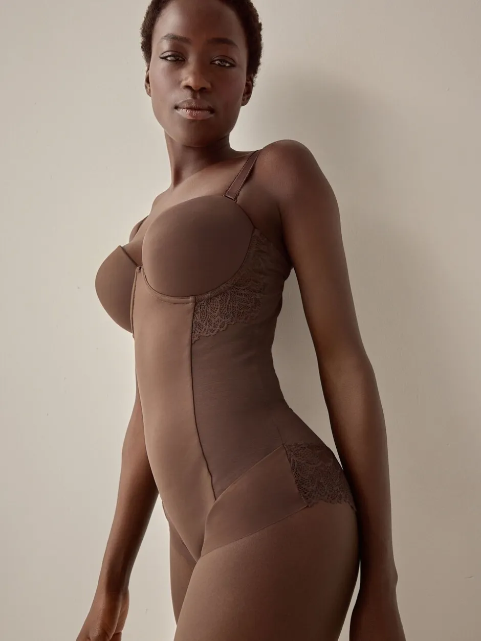 Shapewear|Next - DD+ kanten tummy control body met lichte vulling Chocolade nude