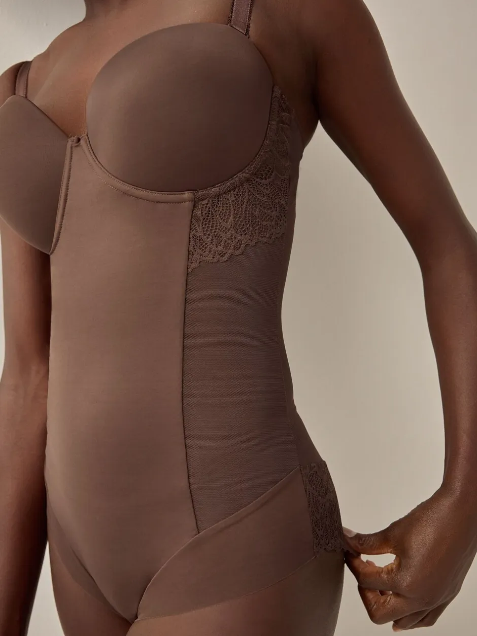 Shapewear|Next - DD+ kanten tummy control body met lichte vulling Chocolade nude