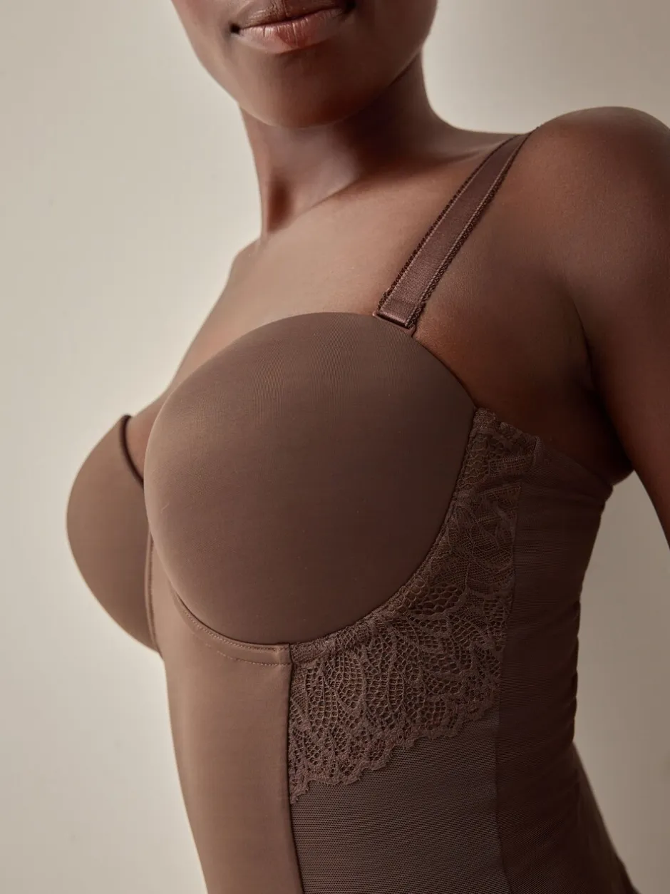 Shapewear|Next - DD+ kanten tummy control body met lichte vulling Chocolade nude