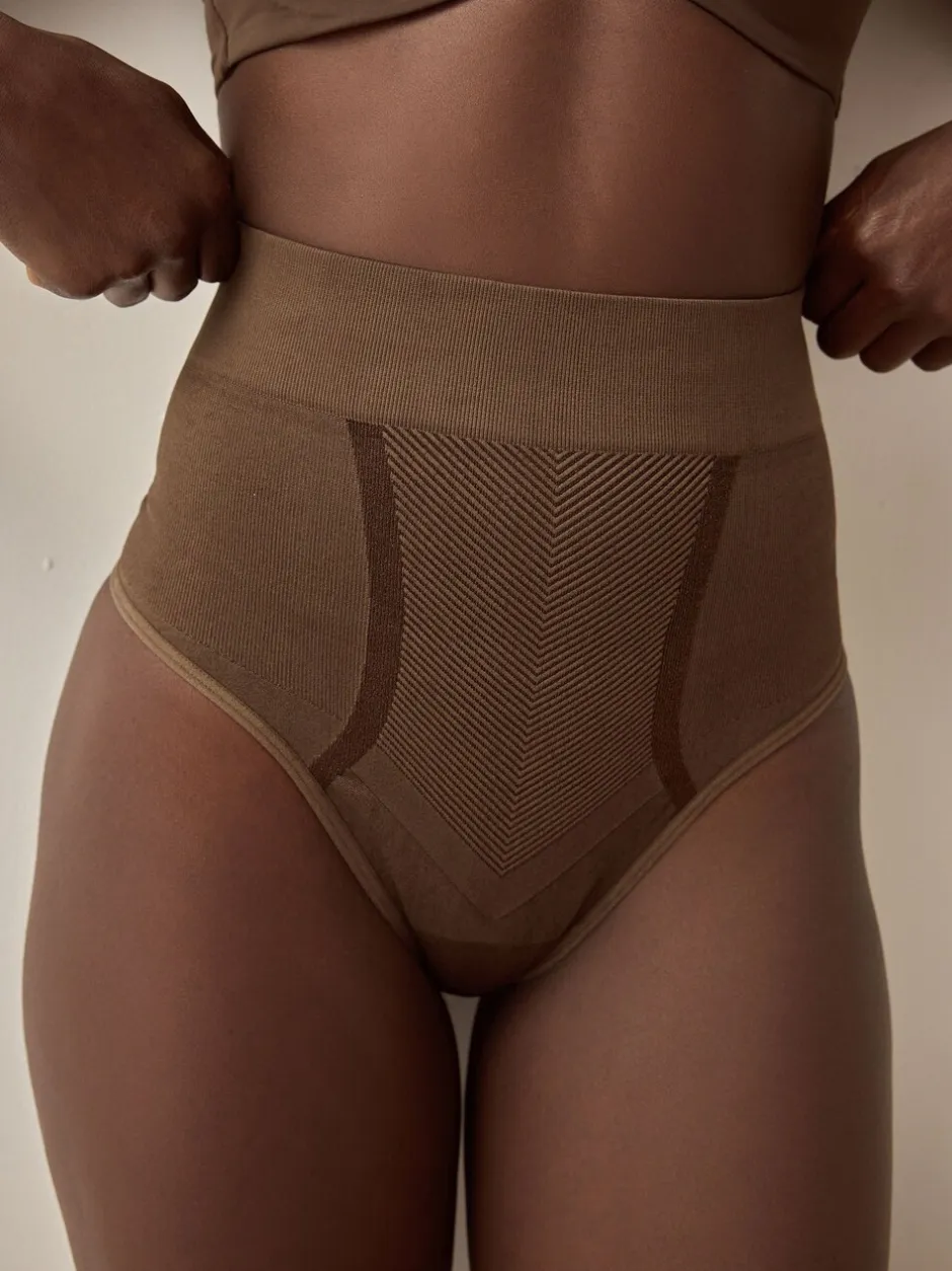 Shapewear*Next - Vormgevende naadloze slip voor gladdere dijen met stevige buikcorrectie Chocolade nude