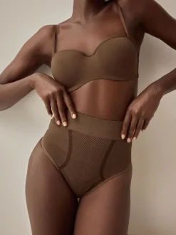 Shapewear*Next - Vormgevende naadloze slip voor gladdere dijen met stevige buikcorrectie Chocolade nude