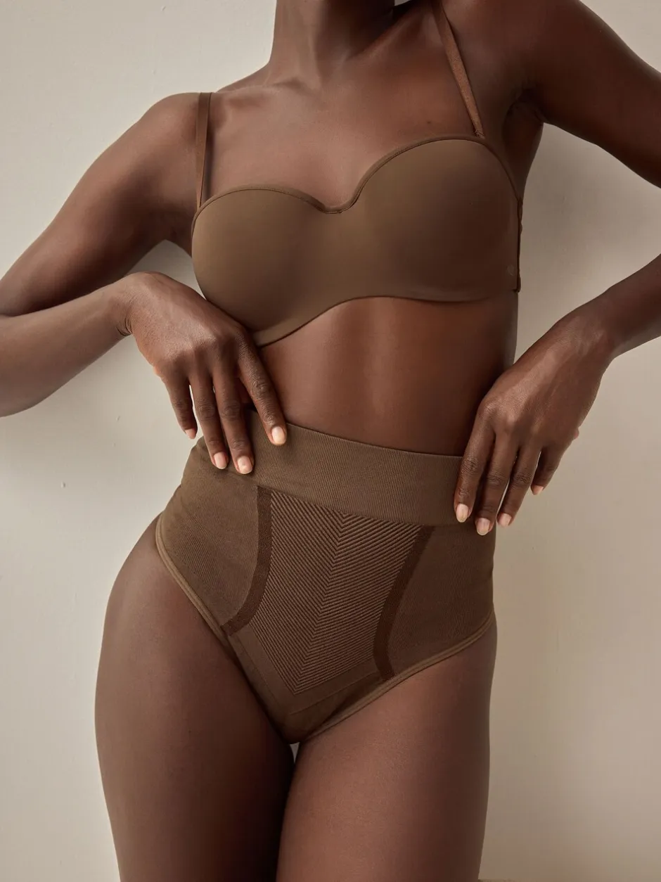 Shapewear*Next - Vormgevende naadloze slip voor gladdere dijen met stevige buikcorrectie Chocolade nude